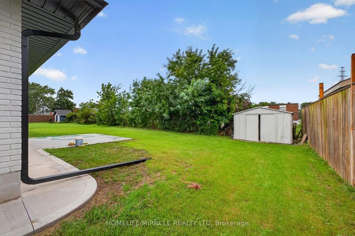 Property Photo:  216 Wellington Street  ON L3B 1B5 