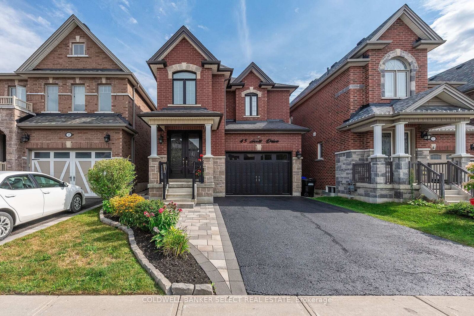 Photo de la propriété: 45 Holt Drive ON L9R 0H8