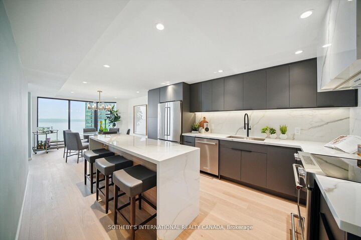 Property Photo:  65 Harbour Square 1110  ON M5J 2L4 