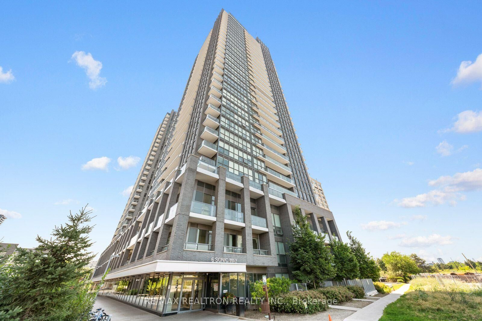 Property Photo:  6 Sonic Way N2010  ON M3C 0P1 