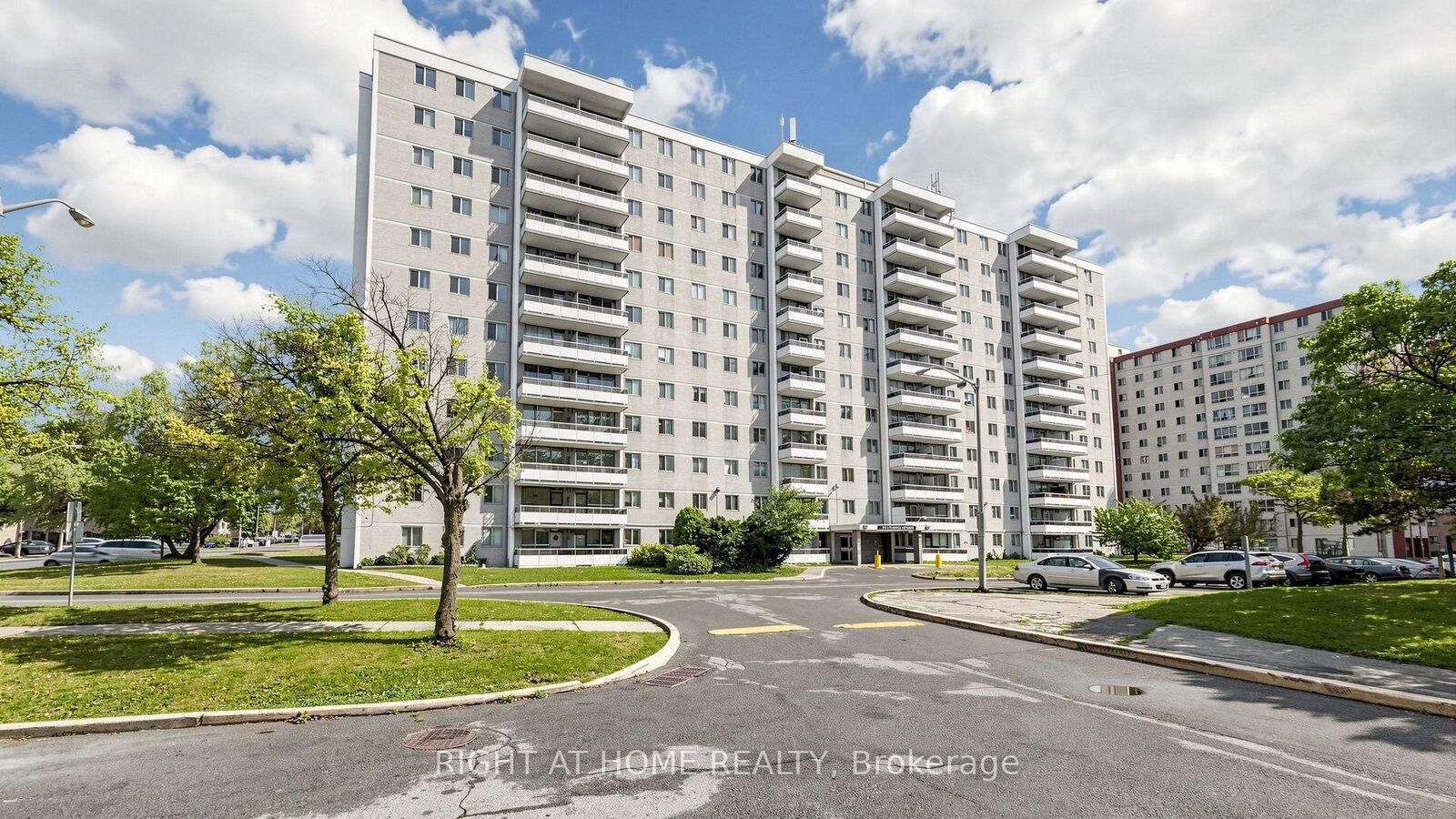 Property Photo:  100 Lotherton Pathway 904  ON M6B 2G8 