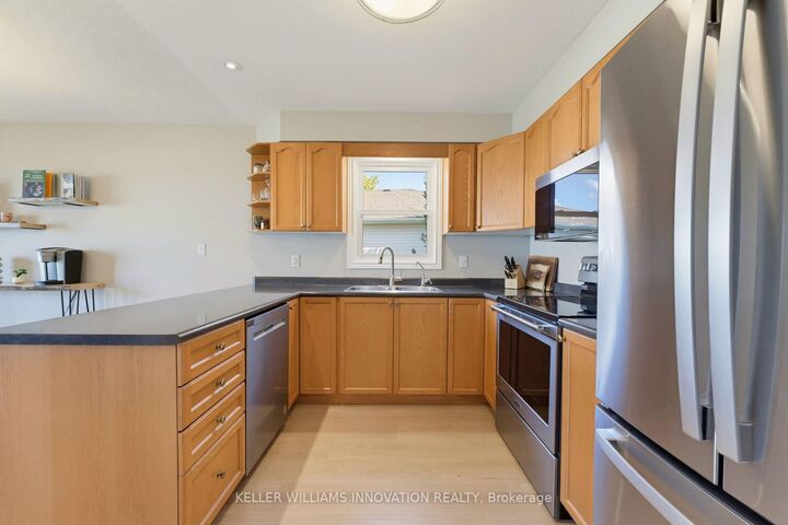 Property Photo:  15 Barnett Street W  ON N4W 3V9 