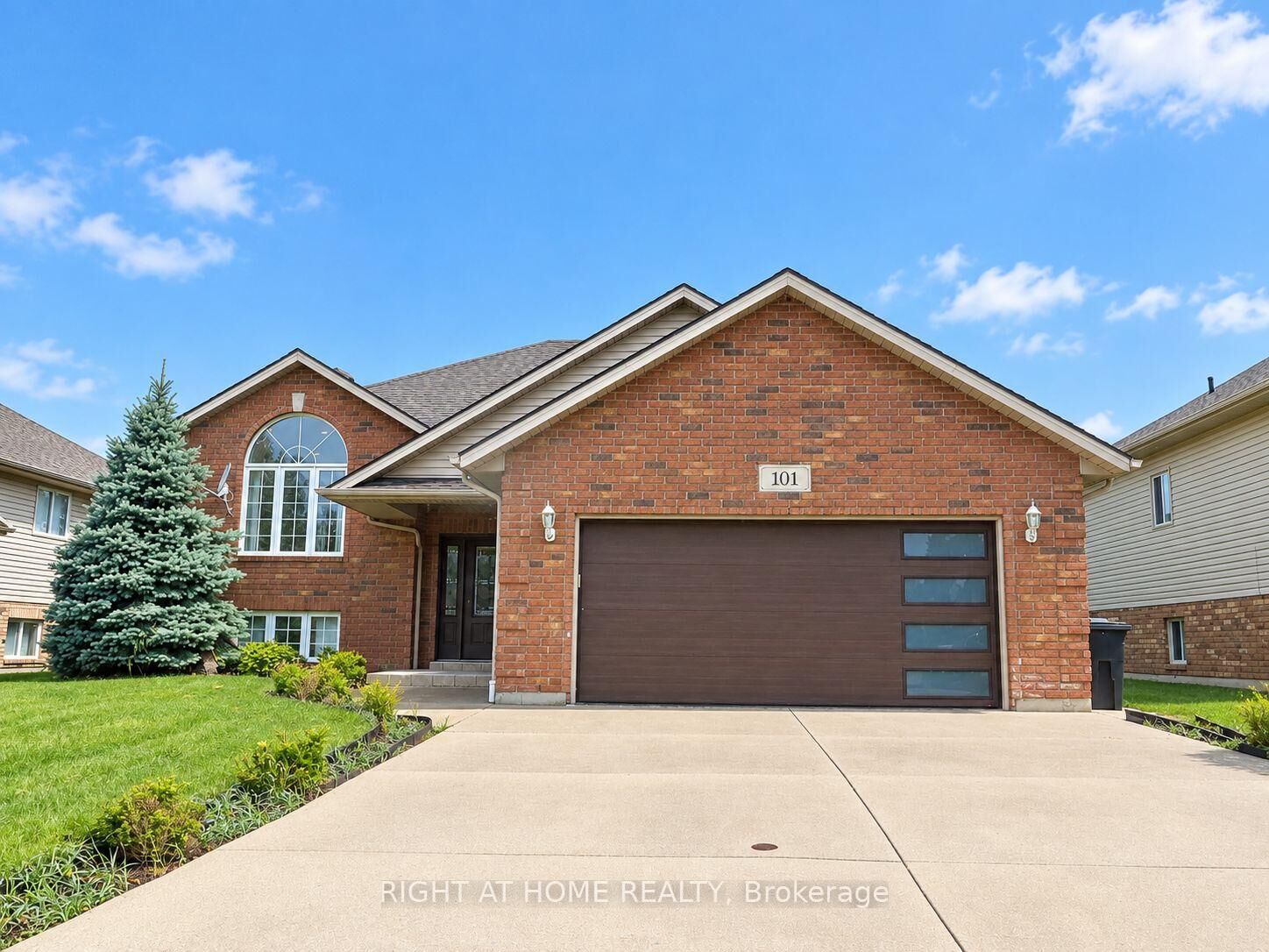Property Photo:  101 Joanne Court  ON N8H 5N7 