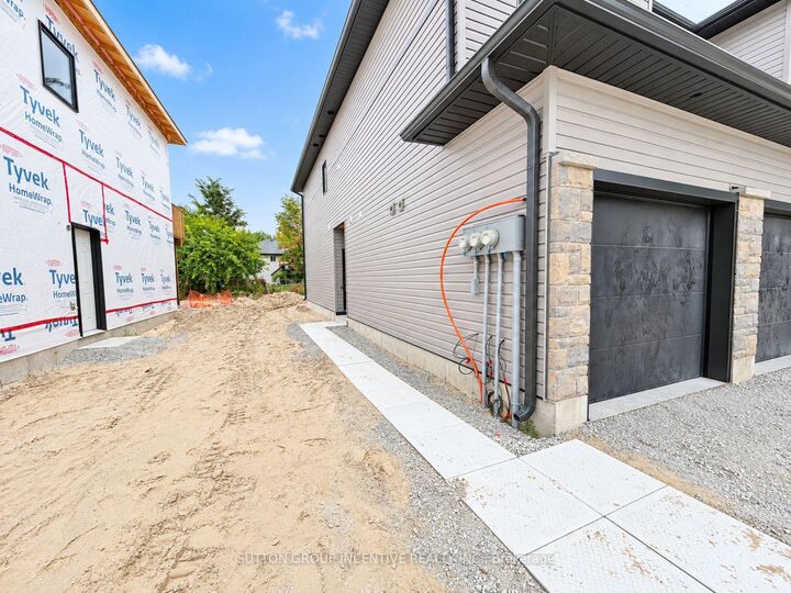 Property Photo:  1 Riverdale Drive 8  ON L9Z 1E9 