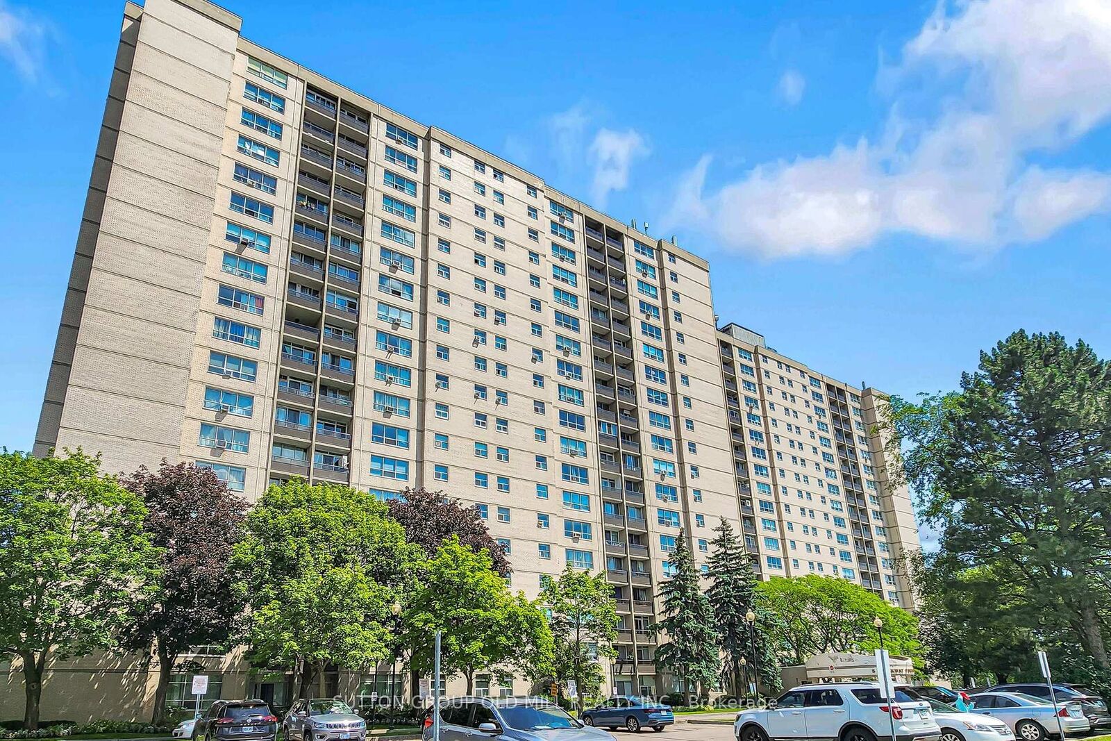 Property Photo:  5 Parkway Forest Drive 1901  ON M2J 1L2 