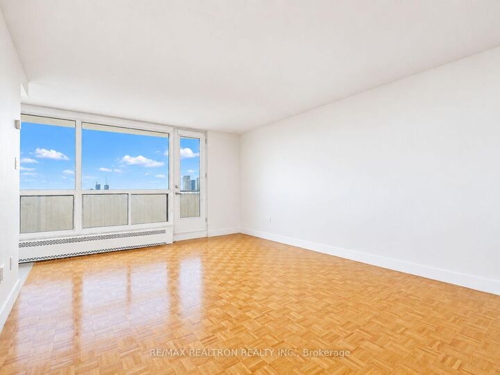 Property Photo:  666 Spadina Avenue 2414  ON M5S 2H8 