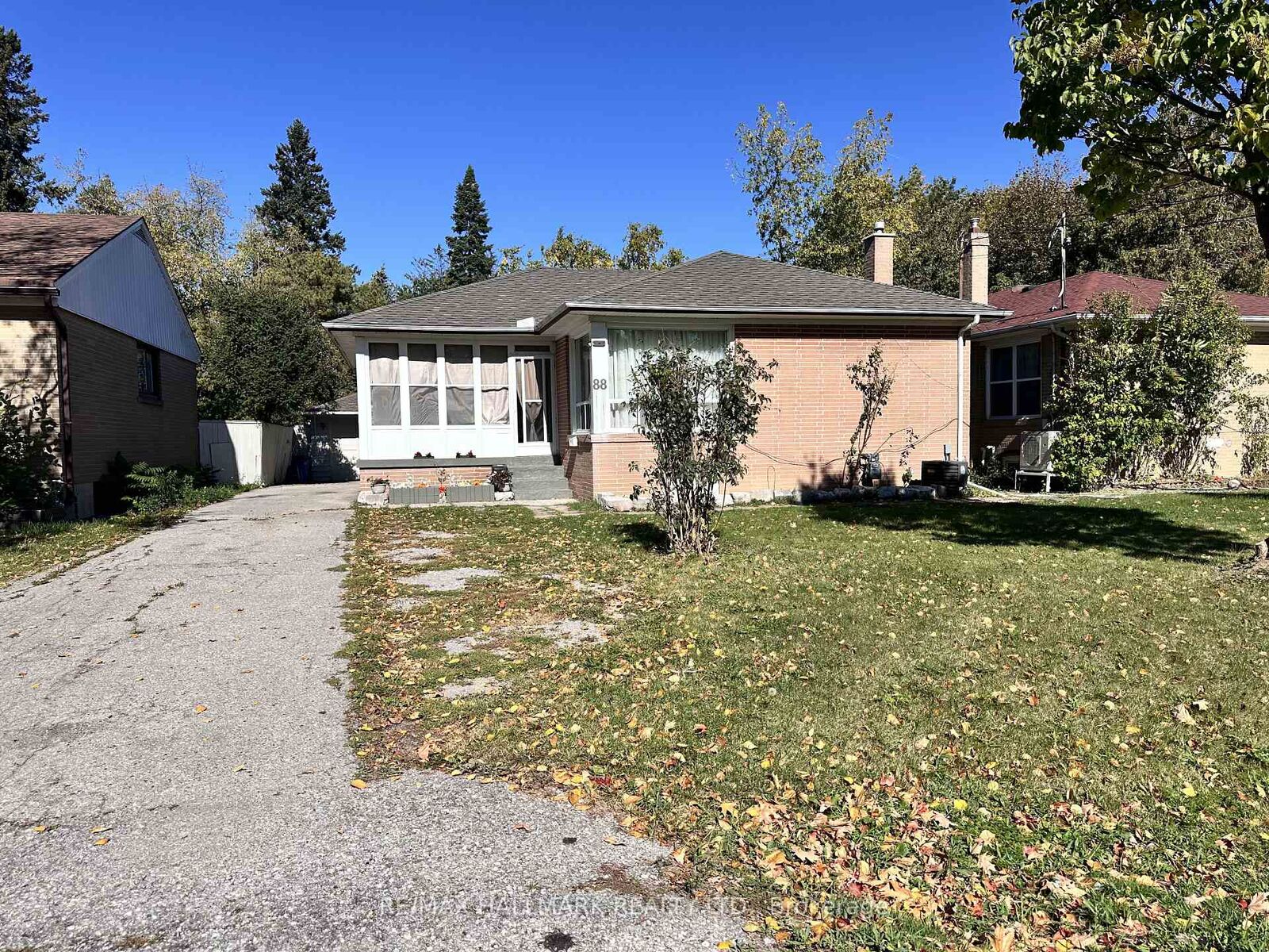 Property Photo:  88 Rockport Crescent Lower  ON L4C 2L8 