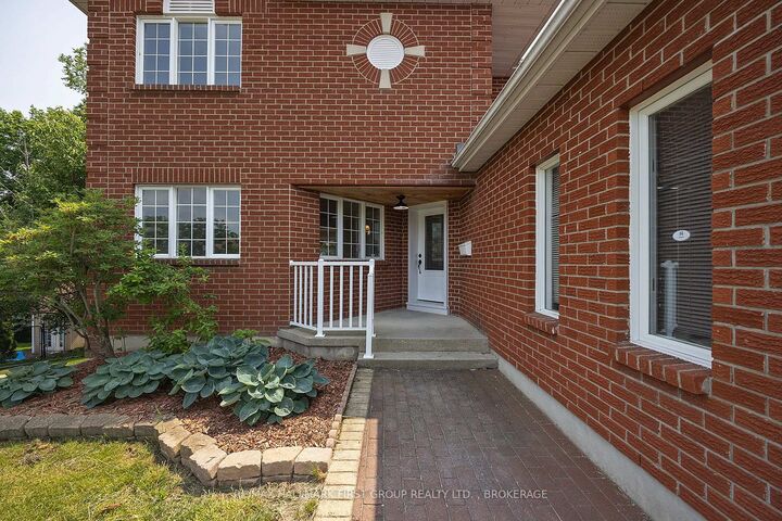 Property Photo:  272 Friarhill Crescent  ON K7M 8P4 