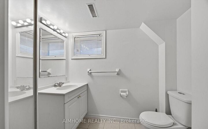 Property Photo:  764 Botany Hill(Lower Unit) Crescent  ON L3Y 3A8 