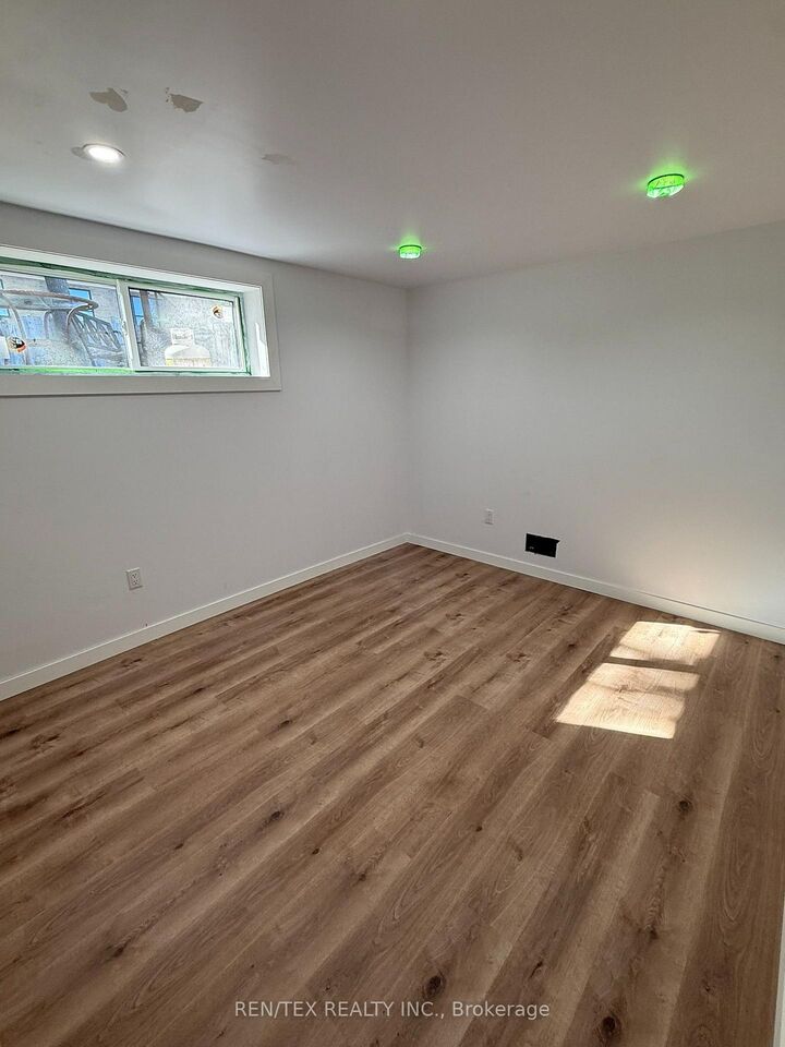 Property Photo:  52 Watercliffe Road Lower 2  ON M9W 4E7 