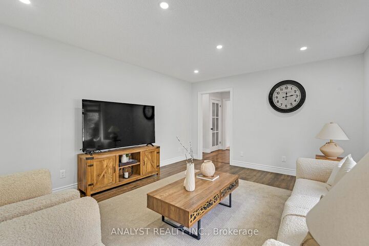 Property Photo:  19 Pine Park Boulevard  ON L0M 1J0 