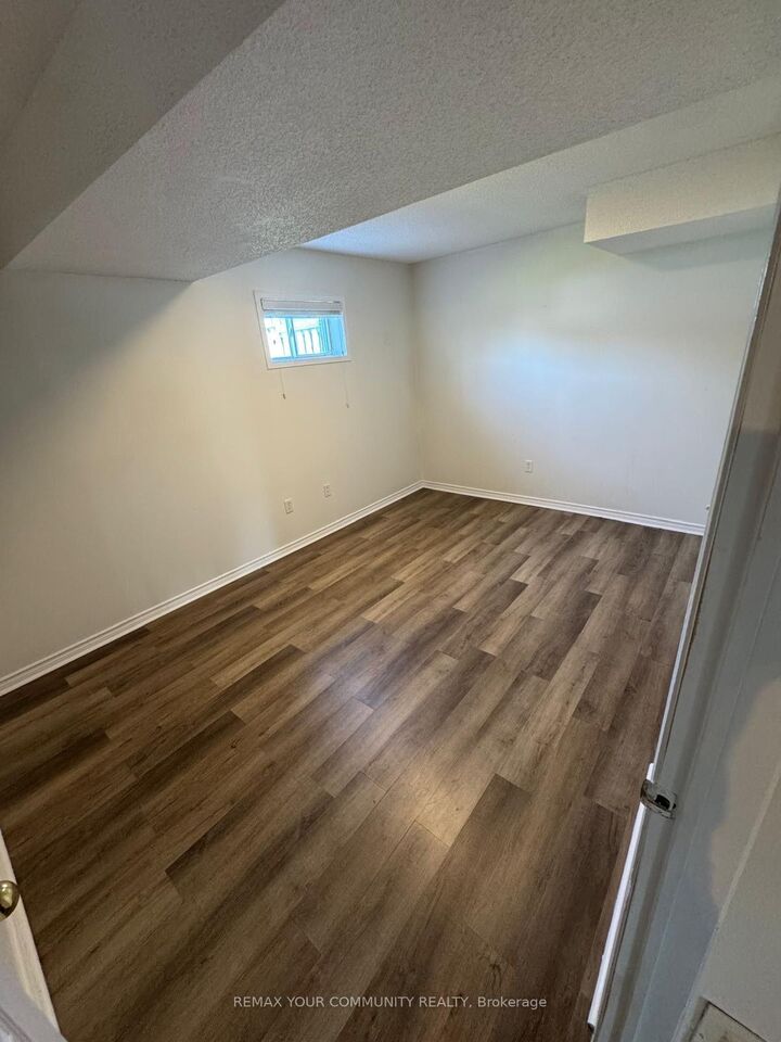 Property Photo:  40 Leslie Avenue Lower  ON L4N 9P1 