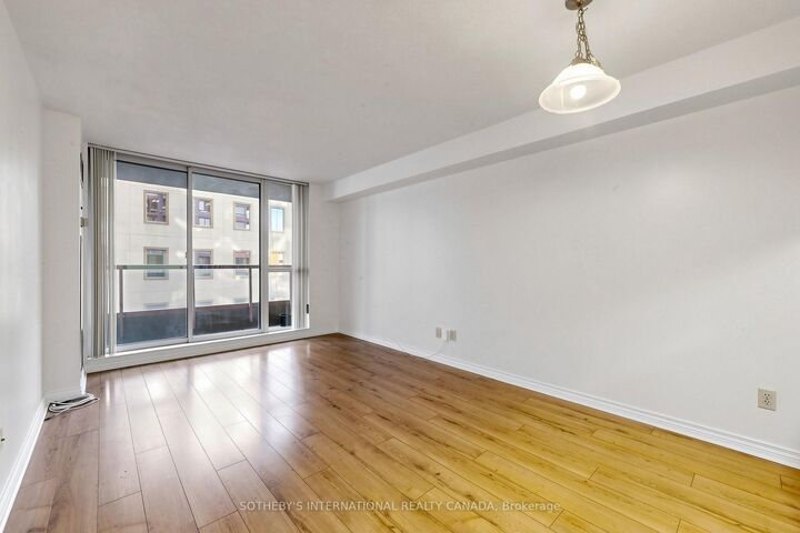 Property Photo:  736 Bay Street 502  ON M5G 2M4 