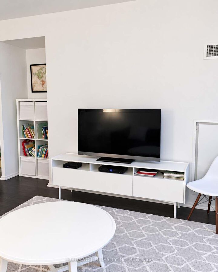 Property Photo:  75 St Nicholas Street 706  ON M4Y 0A5 