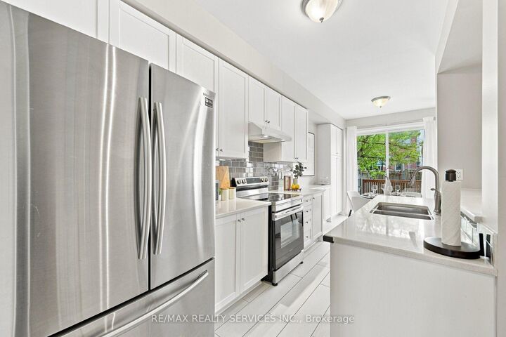 Property Photo:  20 Cedarcrest Street  ON L7C 3P9 