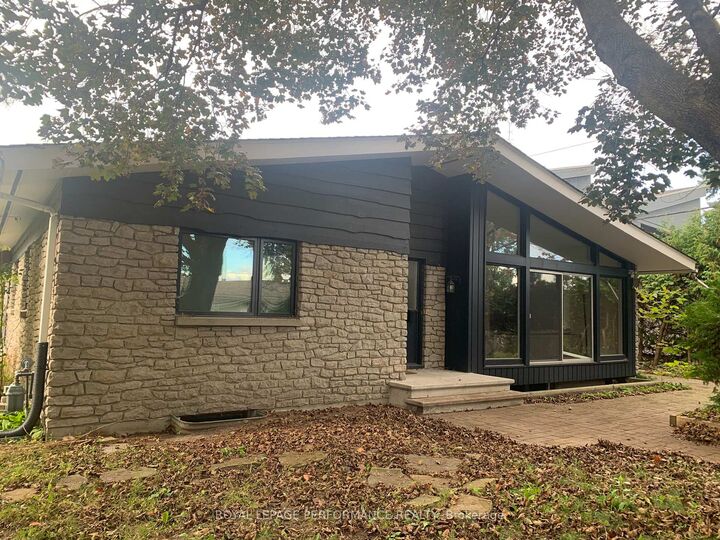 Property Photo:  1294 Parkhill Circle  ON K1H 6K3 