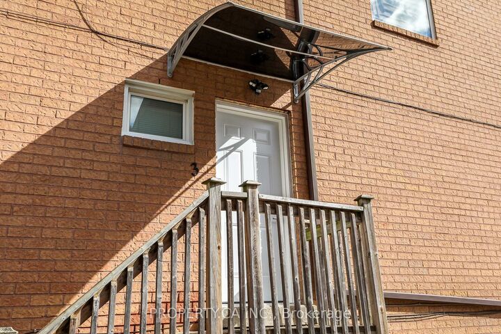 Property Photo:  121 Melrose Street 3  ON M8Y 1B4 
