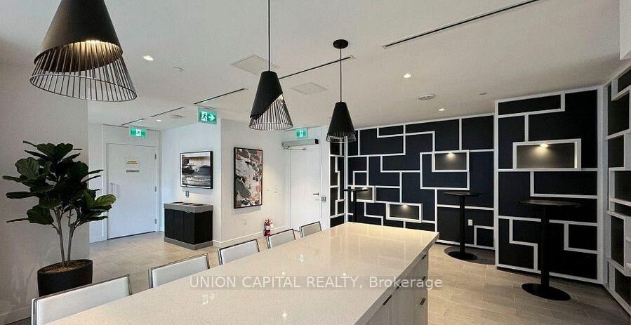 Property Photo:  195 Redpath Avenue 2209  ON M4P 0E4 