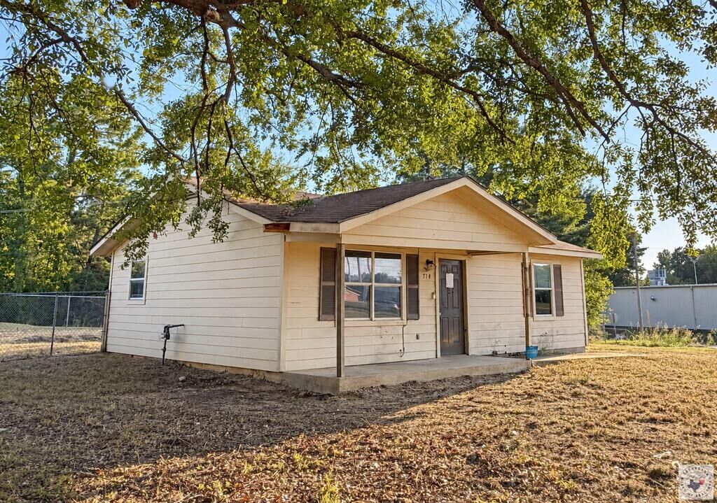 Property Photo:  714 Polk St  TX 75551 