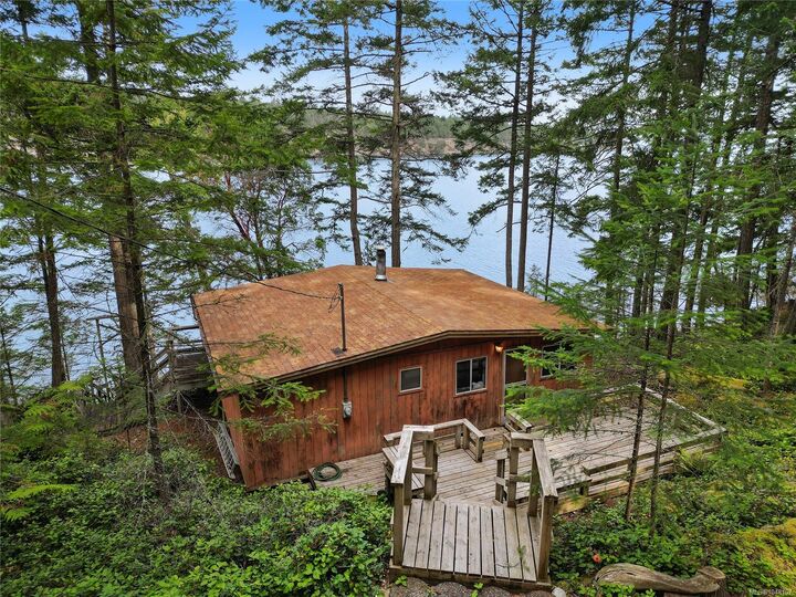 Property Photo:  707 Wilks Rd  BC V0N 2J1 