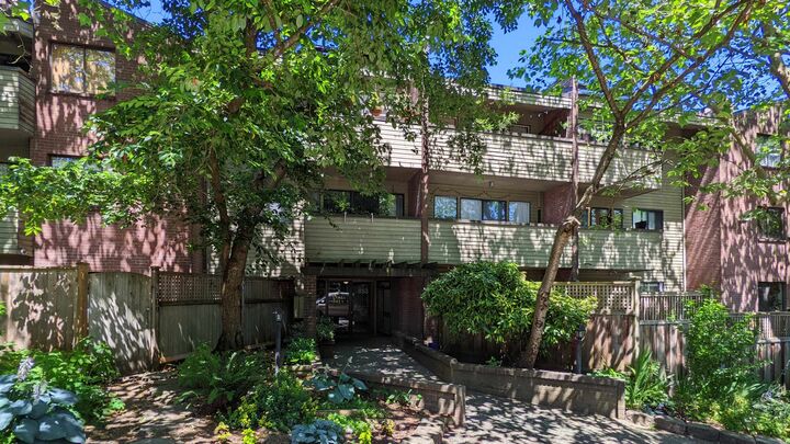 Property Photo:  853 E 7th Avenue 111  BC V5T 1P4 