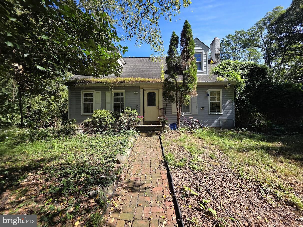 Property Photo:  907 Springwood Drive  PA 19382 