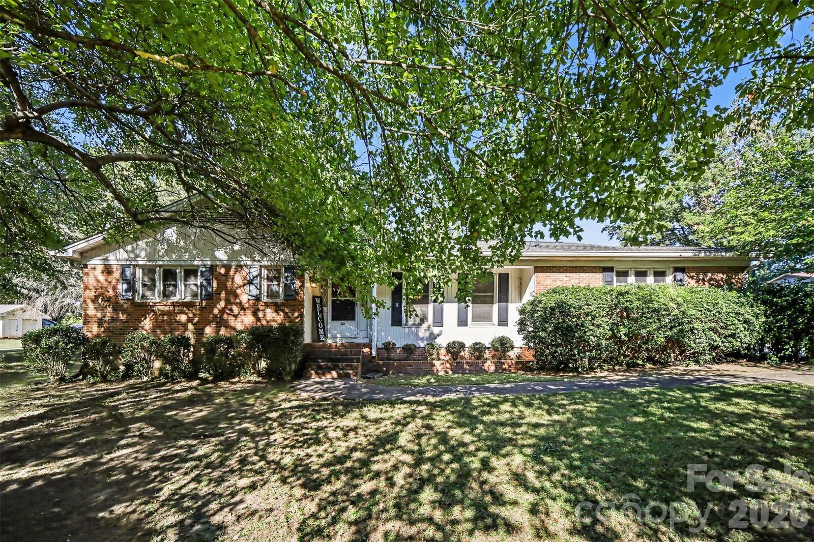 Property Photo:  402 Sunset Circle  NC 28034 