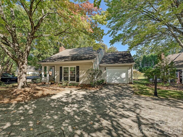 Property Photo: 3105 Stone Orchard Place NC 28209
