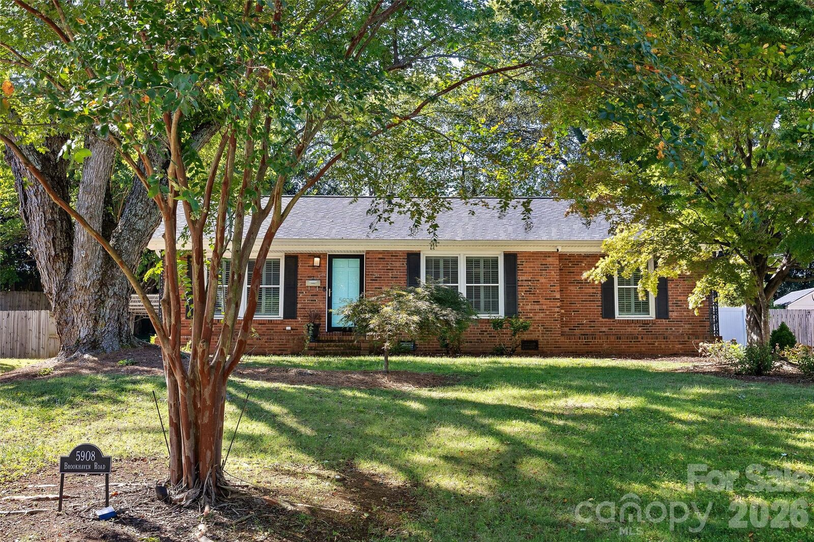Property Photo: 5908 Brookhaven Road NC 28210