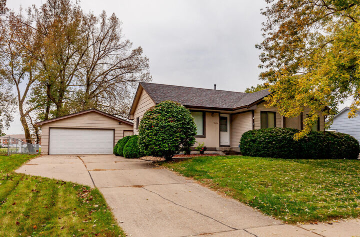 Property Photo:  2009 NW 9th Street  IA 50023 
