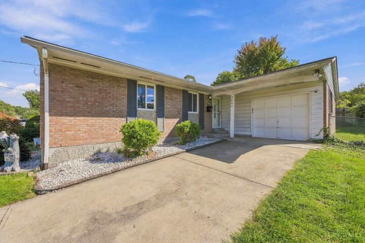 Property Photo: 2495 Fulbourne Drive OH 45231