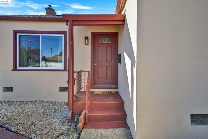 Property Photo: 711 30th St CA 94804