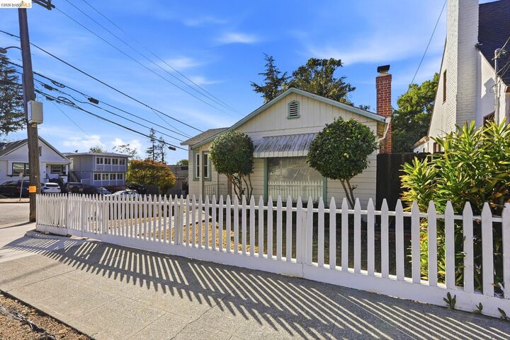 Property Photo:  2901 Sheffield Ave  CA 94602 