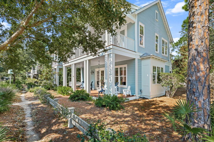 Property Photo: 231 Wisteria Way FL 32459
