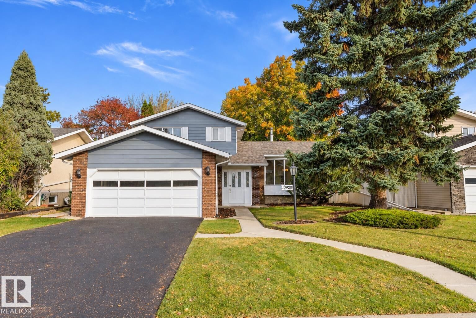 Property Photo:  10928 34A Avenue NW  AB T6J 2V1 