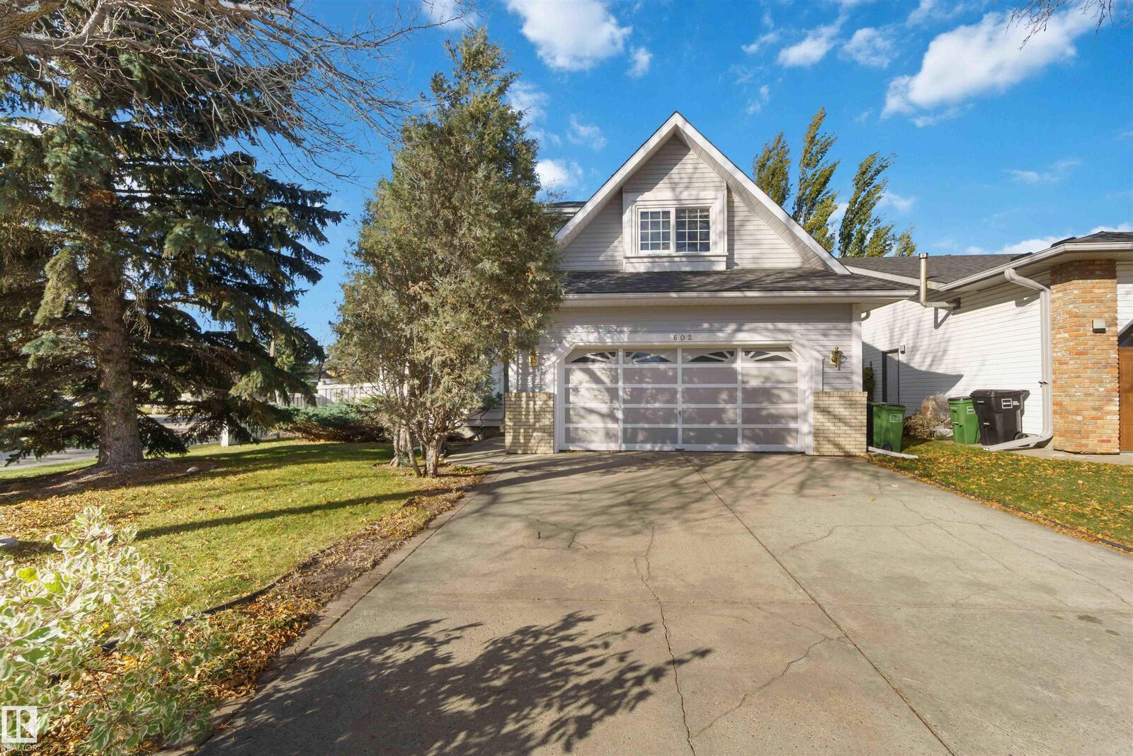 Property Photo:  602 Forest Lane NW  AB T6R 2C4 