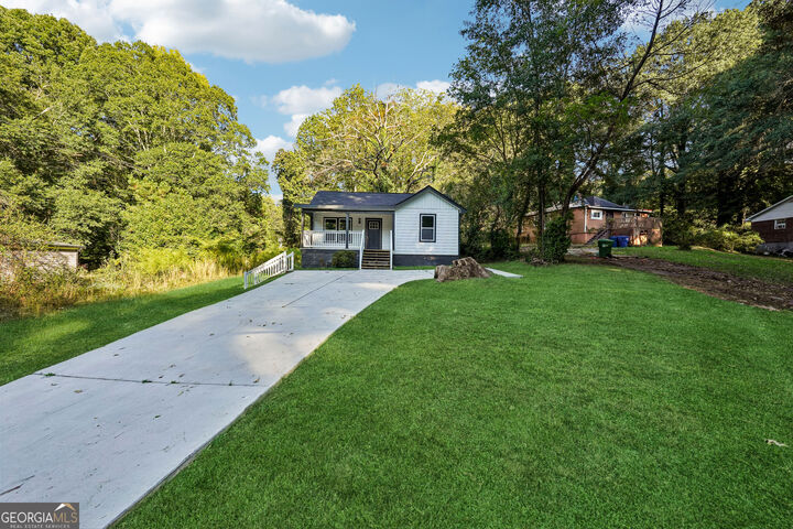 Property Photo: 665 S Eugenia Place NW GA 30318