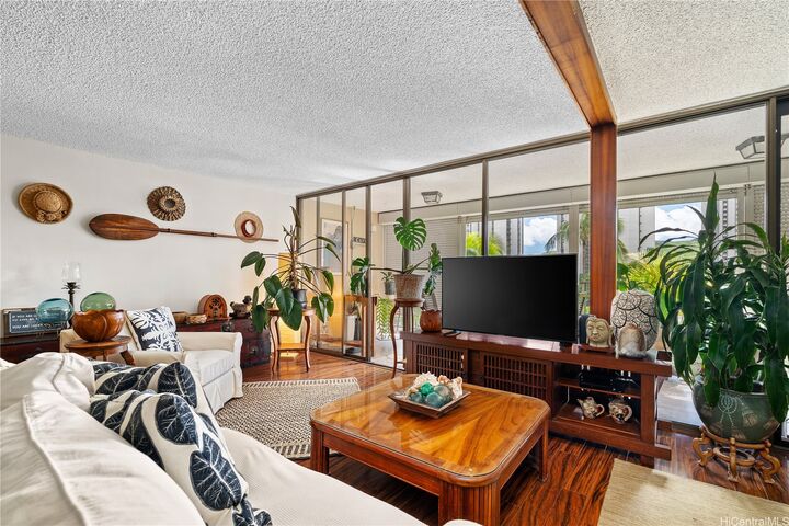 Property Photo: 250 Ohua Avenue 5E HI 96815
