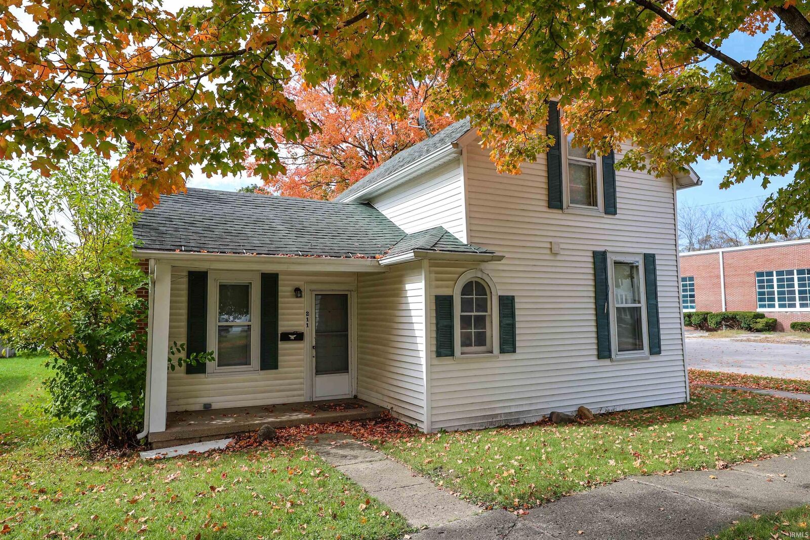 Property Photo: 211 N Calhoun Street IN 46787-1342