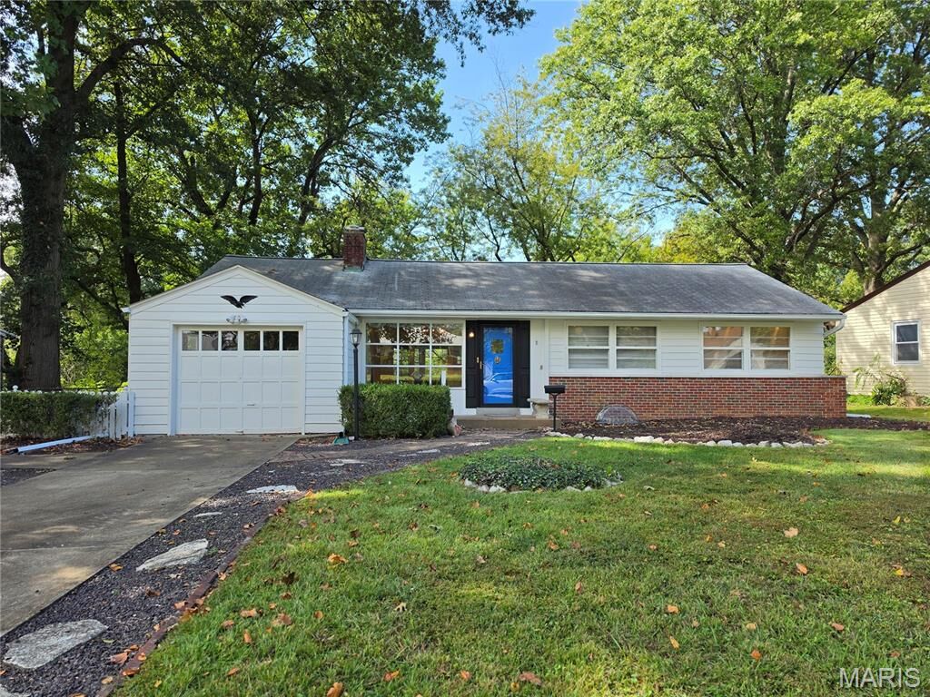 Property Photo:  8 Buckeye Drive  MO 63135 