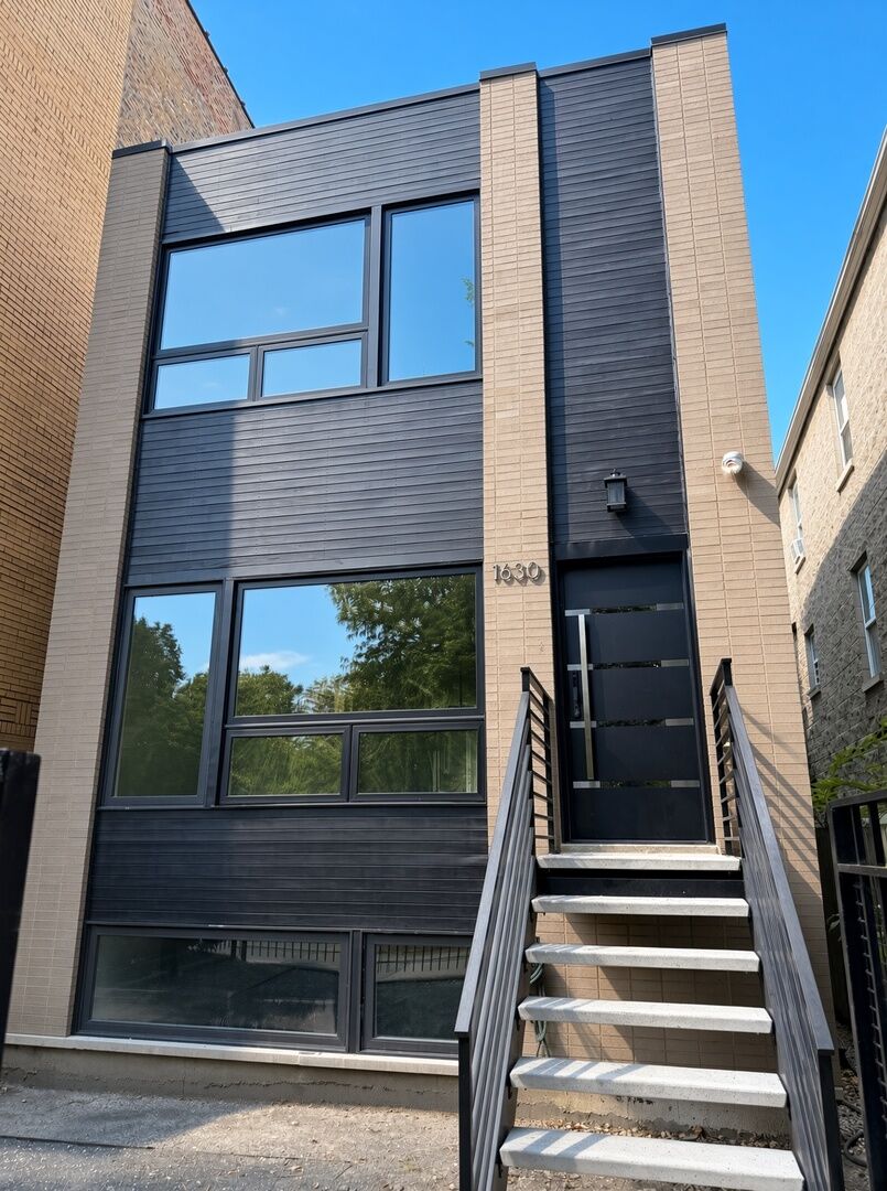 Property Photo:  1630 N Humboldt Boulevard  IL 60647 