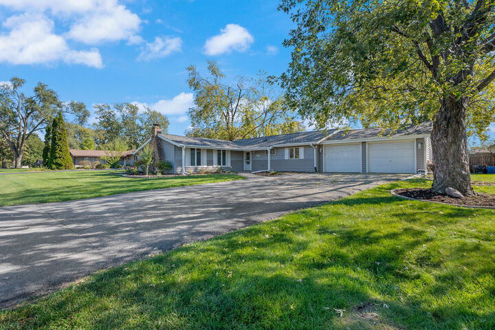 Property Photo: 8941 Chadbourn Drive IL 60462
