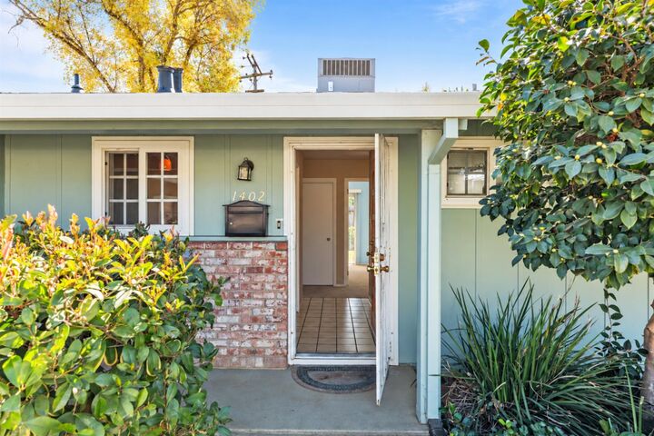 Property Photo:  1402 Gerry Way  CA 95661 