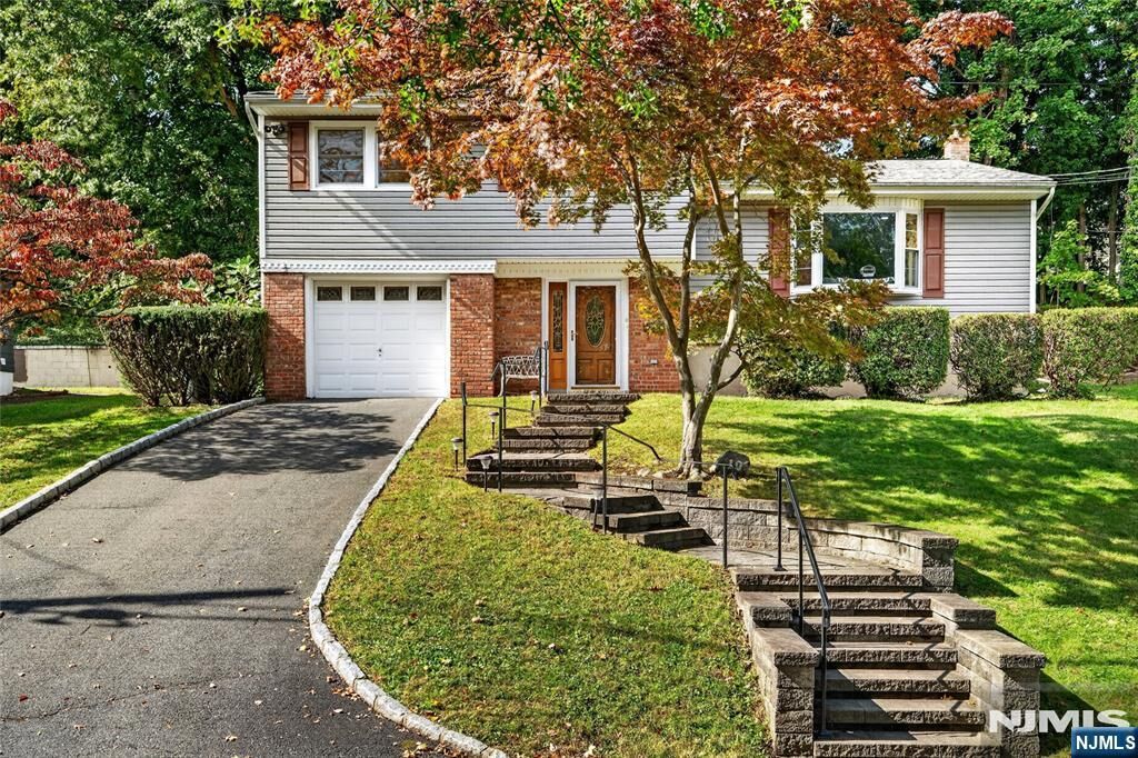 Property Photo:  10 Hasbrouck Avenue  NJ 07630 