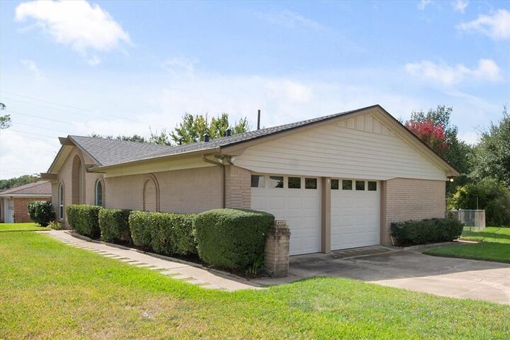 Property Photo: 2017 Hurstview Drive TX 76054