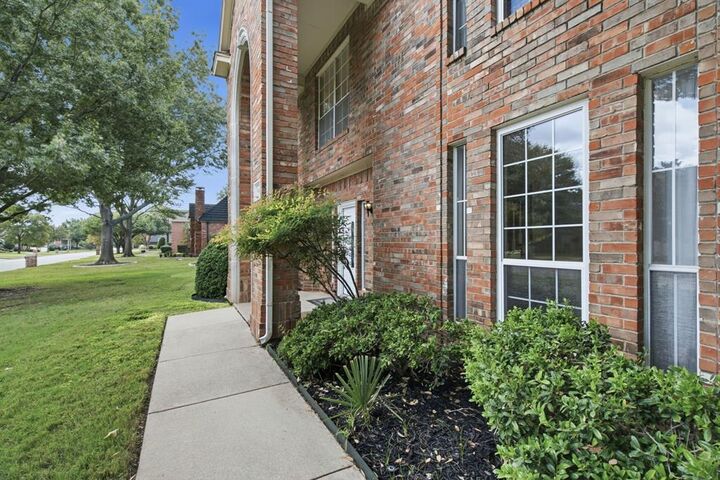 Property Photo: 5904 Highland Hills Lane TX 76034