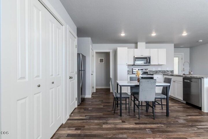 Property Photo: 7887 Houston Loop OR 97503