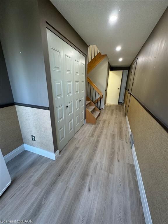 Property Photo:  14 Briar Knoll Place  ON N2E 2B9 