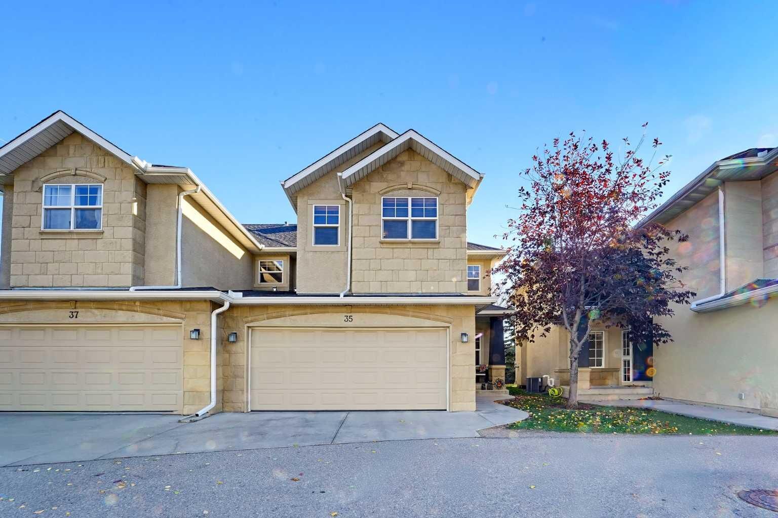 Property Photo:  39 #35 Strathlea Common SW  AB T3H 5P8 