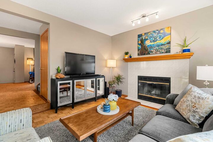 Property Photo:  54 Deerview Terrace SE  AB T2J 7B9 